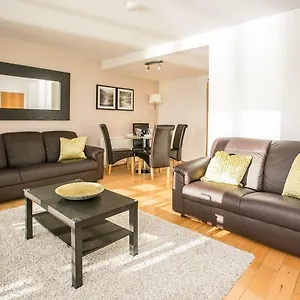 Grand Canal Square Apartment